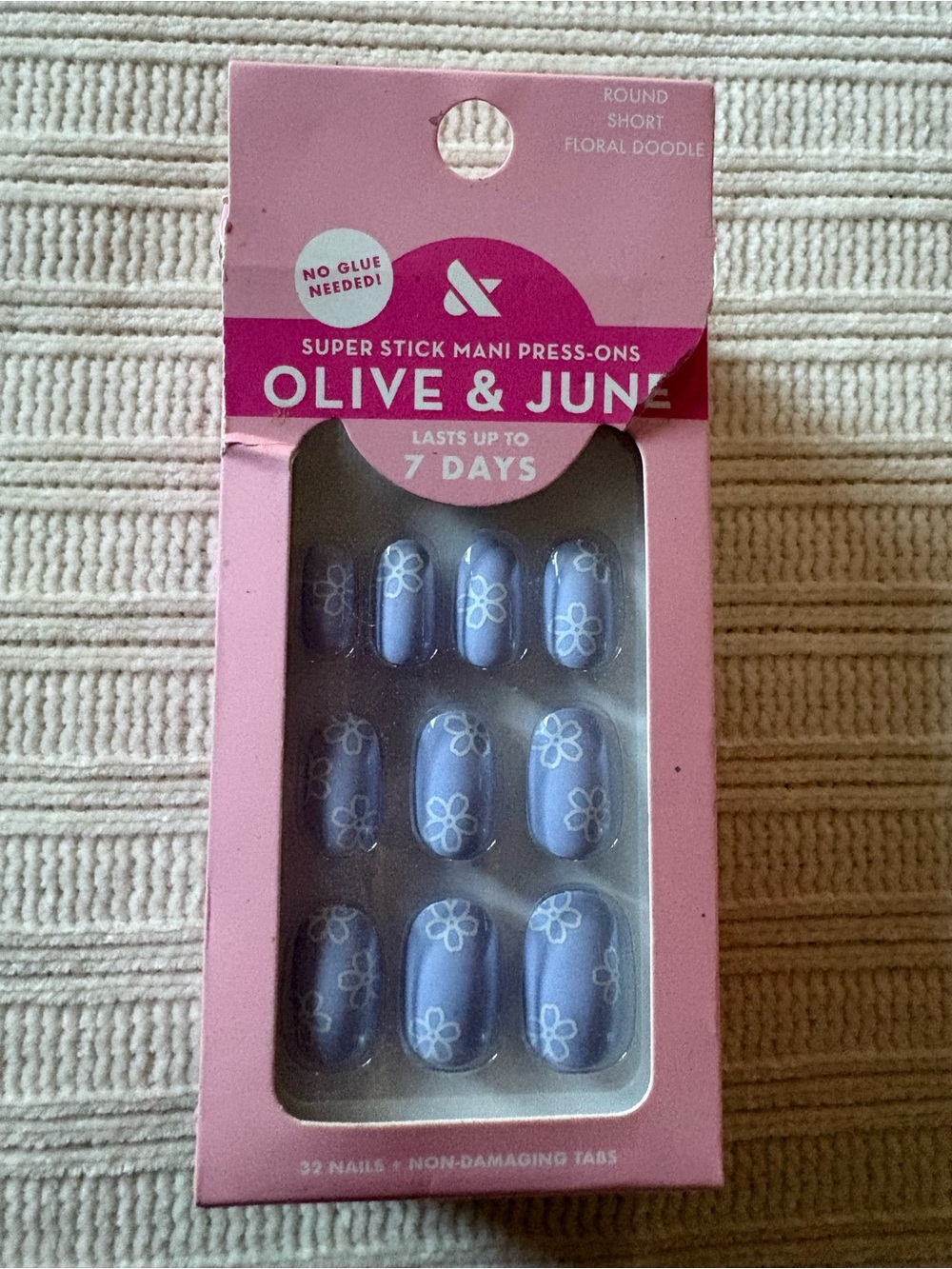 Olive & June Lavender Blue Floral Press-On Nails